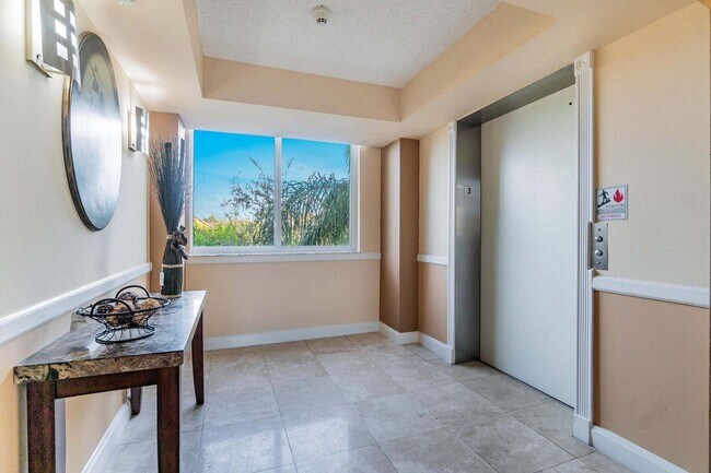 Building Photo - 1000 Scotia Dr