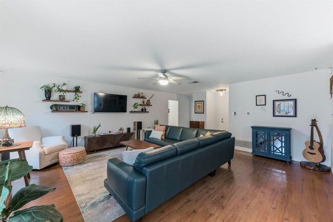 Building Photo - 6609 Lancret Hill Dr