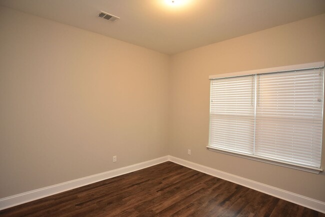 Building Photo - Remodeled Cute Modern Home In the Heart Of Richmond Hill