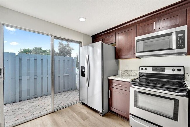 Building Photo - 35 SW 3rd St