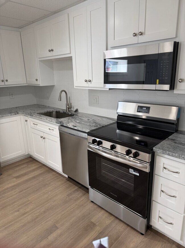 Building Photo - 400 Gallatin Ave