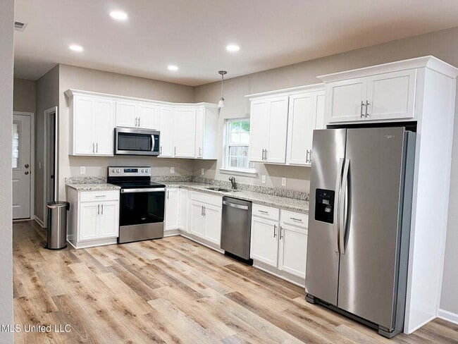 Building Photo - Lucedale! New home for rent!