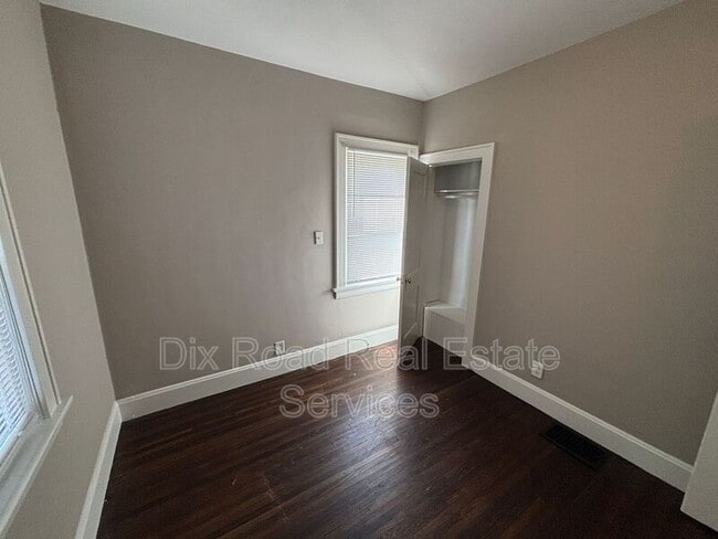 Building Photo - 3701 Iona Ave