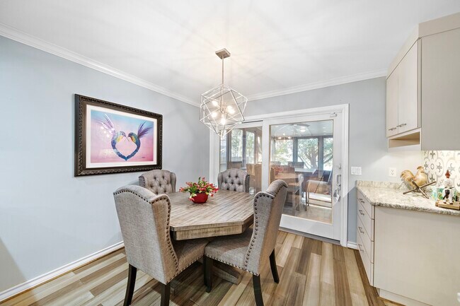 Building Photo - 2913 Beluche Dr