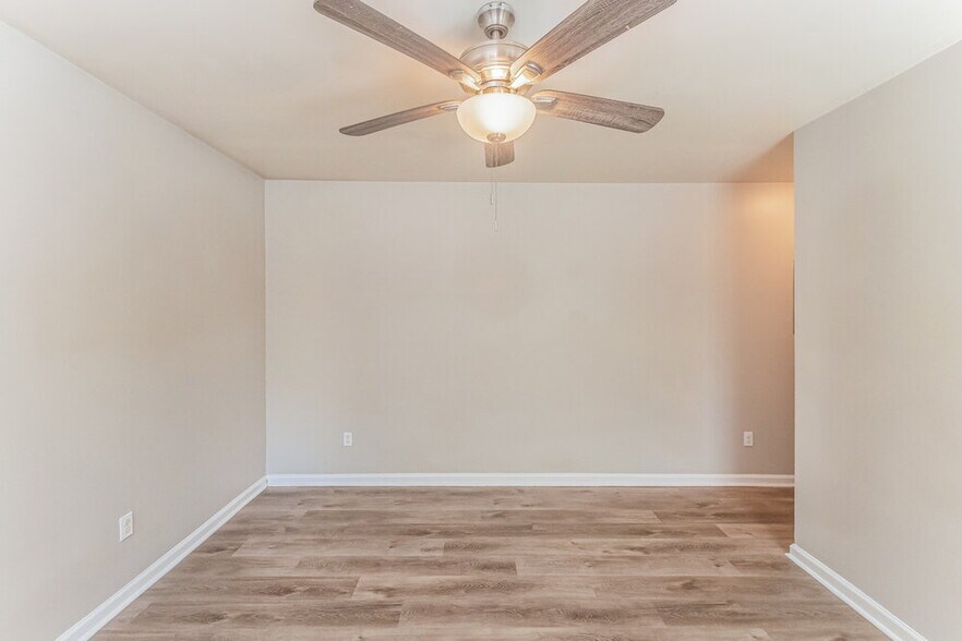 Building Photo - 821 Skinner Dr