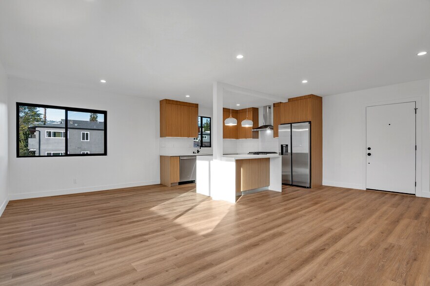 Building Photo - 950 Havenhurst Dr