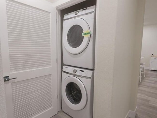 Building Photo - Upscale 2/2 Apartment in The Cannery!-$500 Off 1st Month's Rent