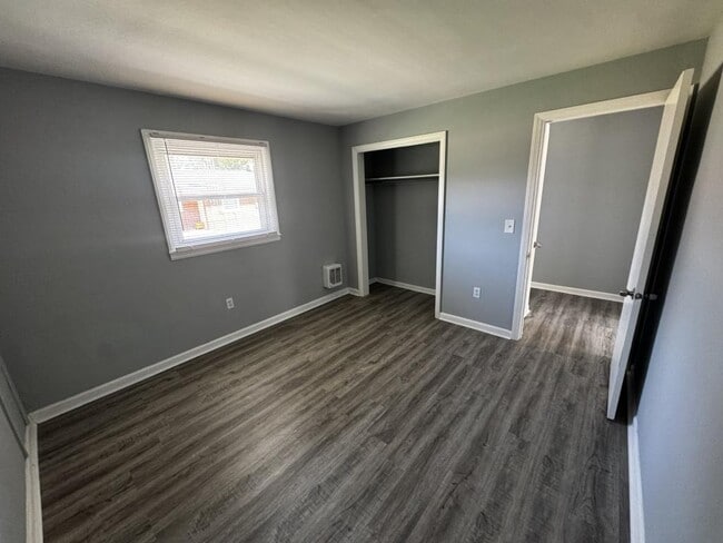 Building Photo - 2085 Cosmos Dr