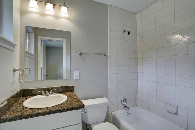 Building Photo - 6015 Dawnridge Dr