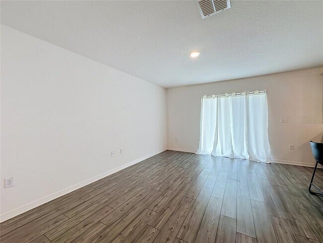 Building Photo - 1407 Hillsborough Way