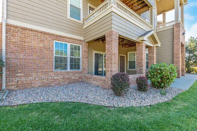 Building Photo - Exquisite 2-bedroom, 2-bathroom condo inParker