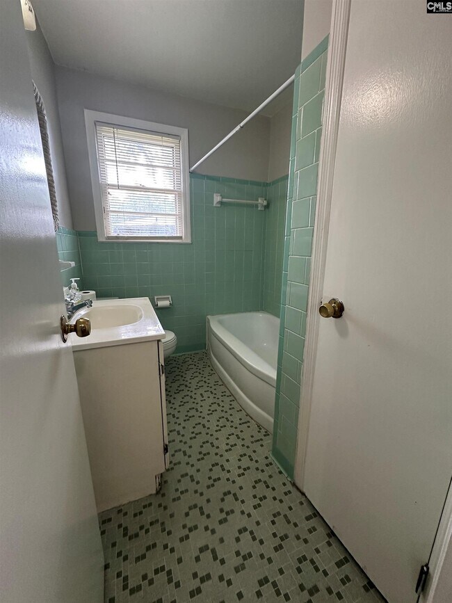 Building Photo - 1707 Northland Dr