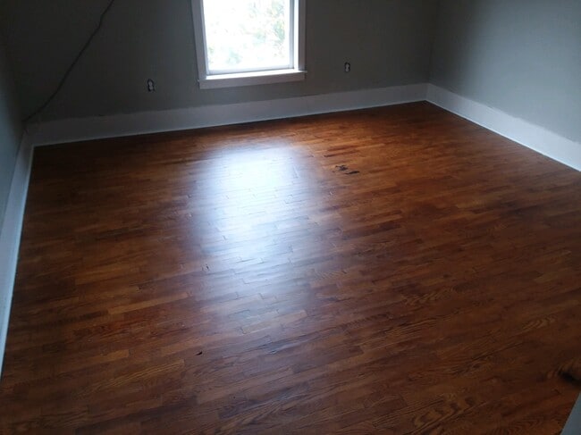 Building Photo - 322 E 4th St