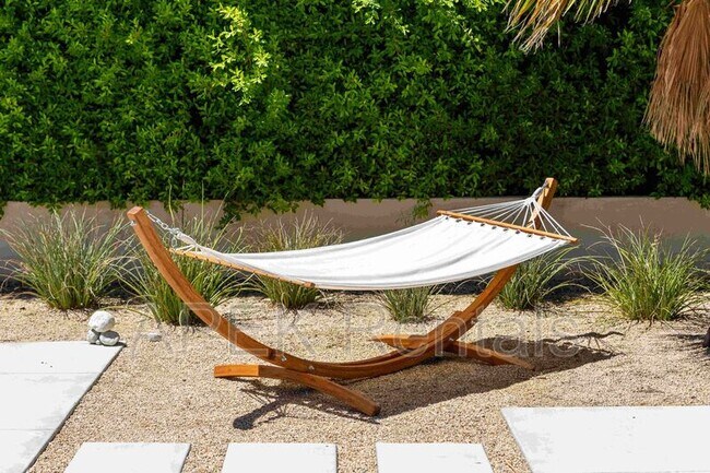 Building Photo - 2355 W Nicola Rd