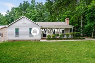 Building Photo - 3 Bedroom Pet-Friendly Home in Charlotte, NC with Main Street Renewal