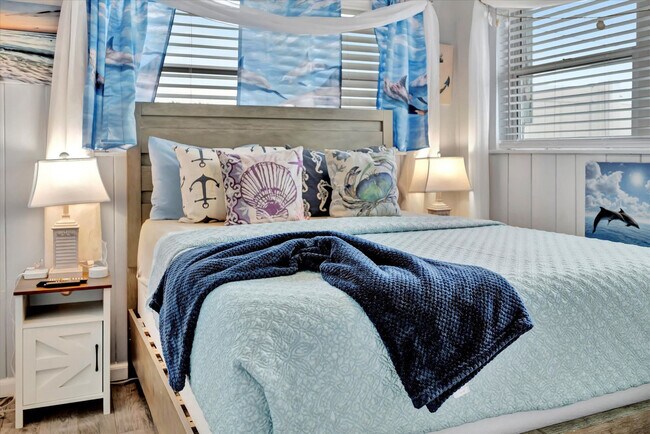 Building Photo - 11420 1st St E