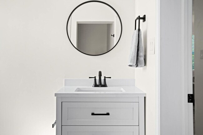 Building Photo - 4603 N Ocean Blvd