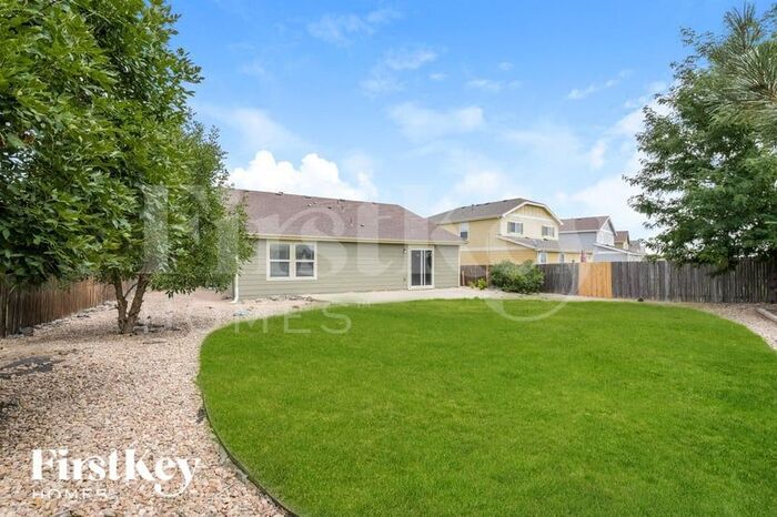 Building Photo - 865 Willow Dr
