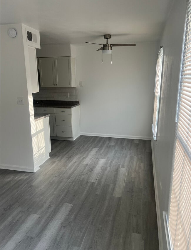 Building Photo - Renovated Units In The VIBE District!