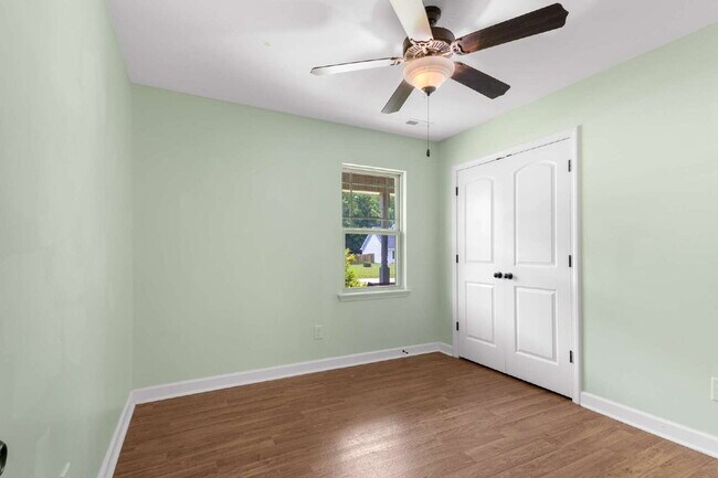 Building Photo - 102 Bridgeport Dr
