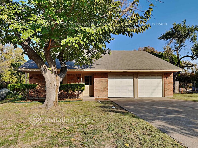 Primary Photo - 506 Willow Cir