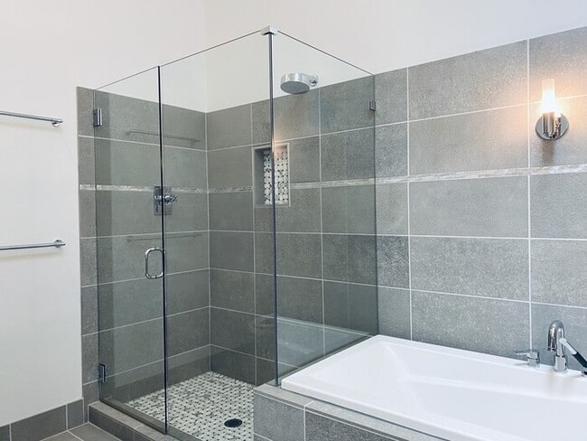 Building Photo - 5 Bedroom Craftsman - Home Great Schools - Cul-De-Sac - Pets Welcome