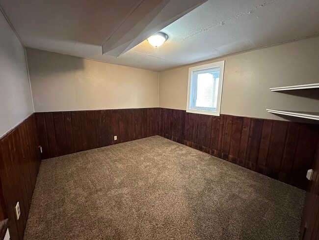 Building Photo - Spacious Northside 4-Bed, 2-Bath Ranch with Hardwood Floors