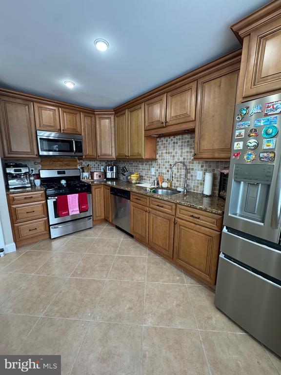 Building Photo - 17 Parkview Way