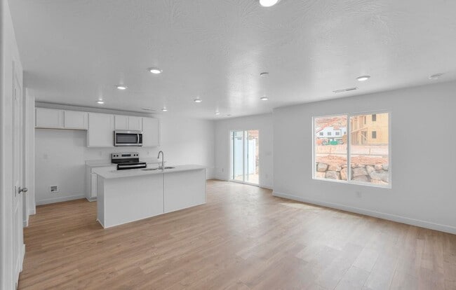 Building Photo - 2129 Wolverine Wy