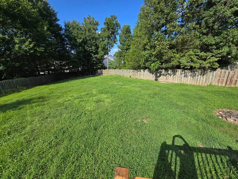 Building Photo - 15200 Fern Hollow Ct