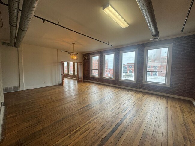 Building Photo - 811 Cook Building