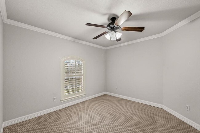 Building Photo - 365 Green Park Dr