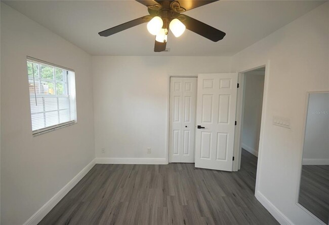 Building Photo - 4202 W Wisconsin Ave