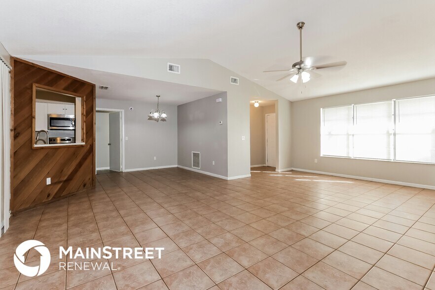 Building Photo - 253 SW Tulip Blvd