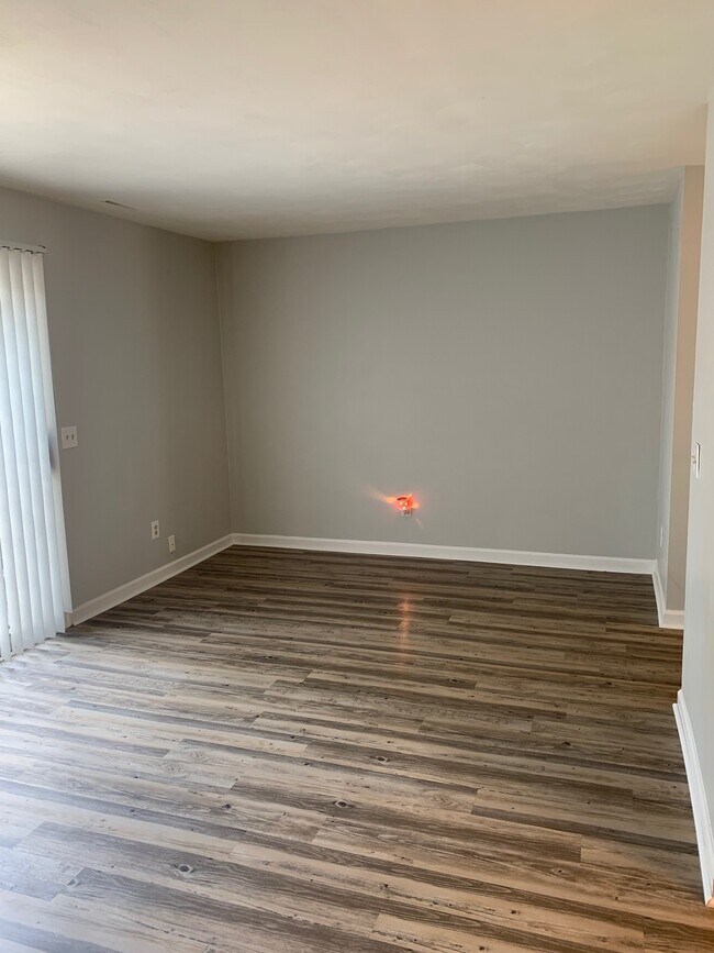 Large Living Room w Sliding door to Fenced in backyard - 2410 Ridge Rd