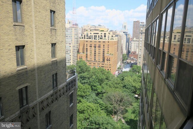 Building Photo - 224-30 W Rittenhouse Square