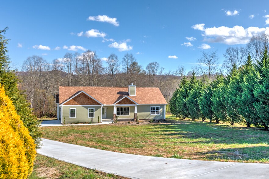 Mountain views in the background - 265 Lewis Creek Dr