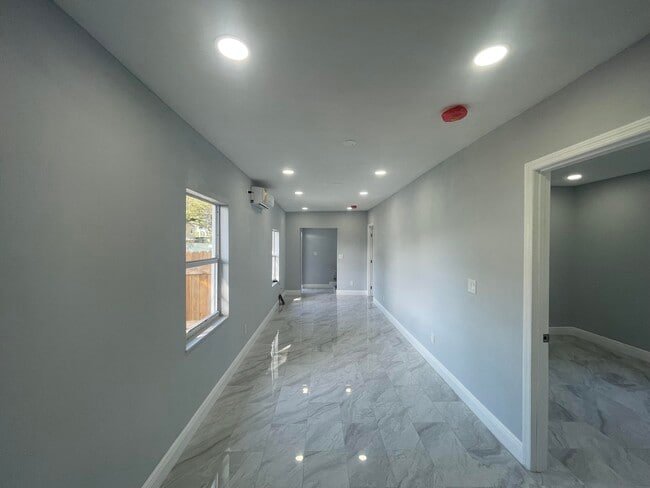 Building Photo - 508 Means Ct