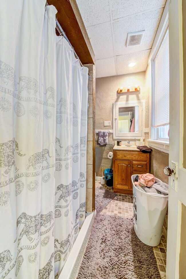 Building Photo - 86 Estella Ave