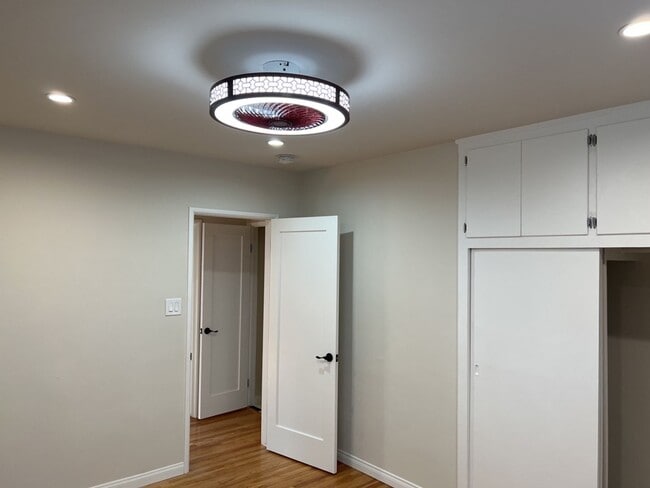 Building Photo - 511