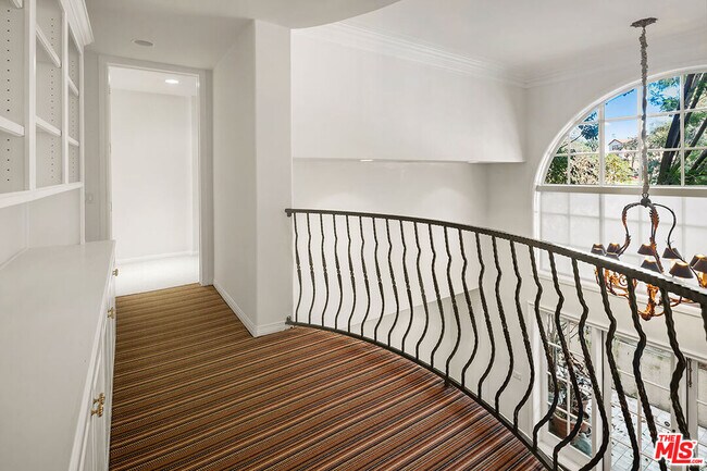 Building Photo - 11500 San Vicente Blvd