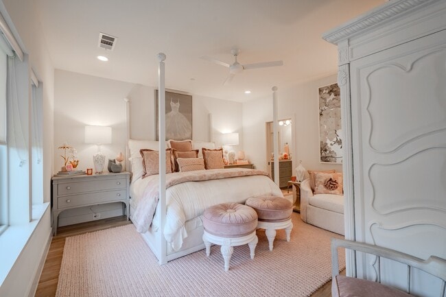 Building Photo - Open Concept custom build by Hudson Co in Highland Park!