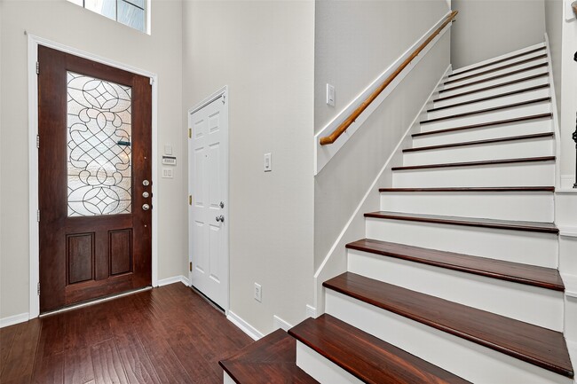 Building Photo - 6222 Skyline Dr
