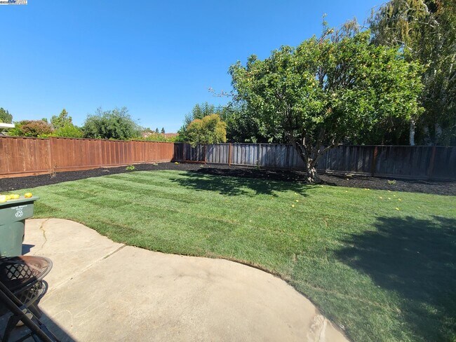 Building Photo - 1829 Rosetree Ct