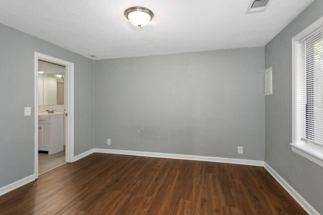 Building Photo - 3513 NE Stanton St