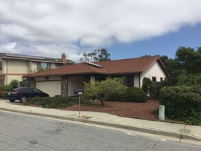 Building Photo - Sunny 5 Bedroom 3 Bath walk to UC