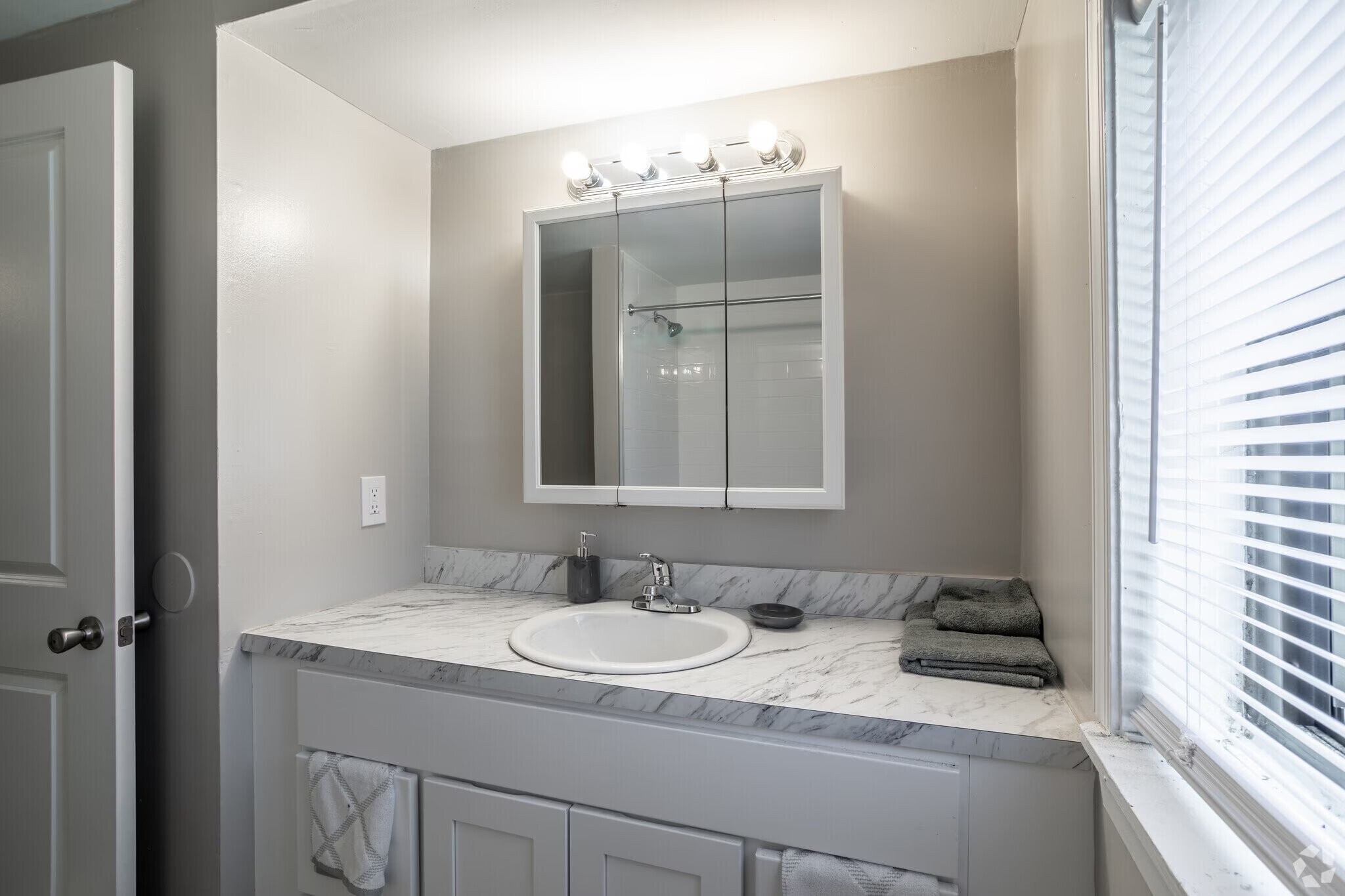 Building Photo - 105 Blackwood-Clementon Rd