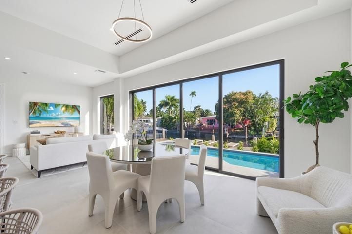 Building Photo - 1308 Avocado Isle
