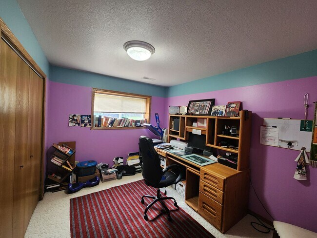 Building Photo - 5bd 3ba Available in Eastern Sioux falls