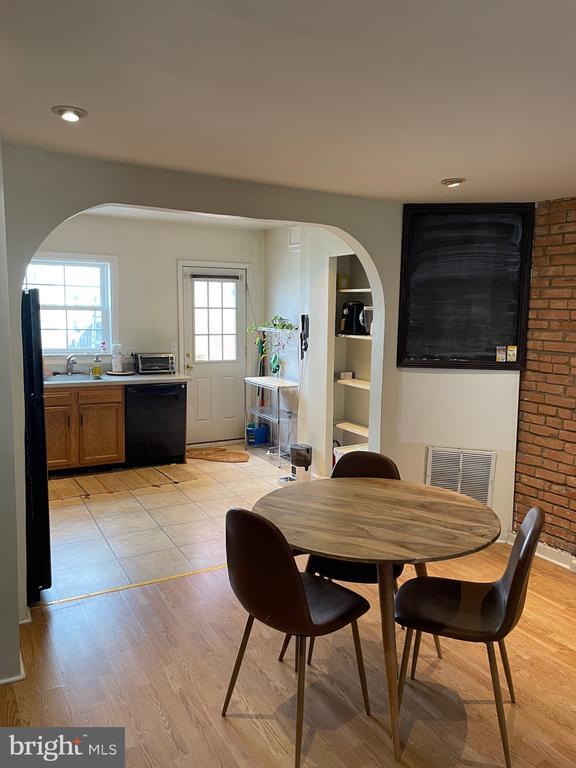 Building Photo - 1841 Light St